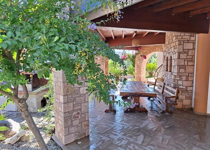 Glamorous Nefeli Villa *